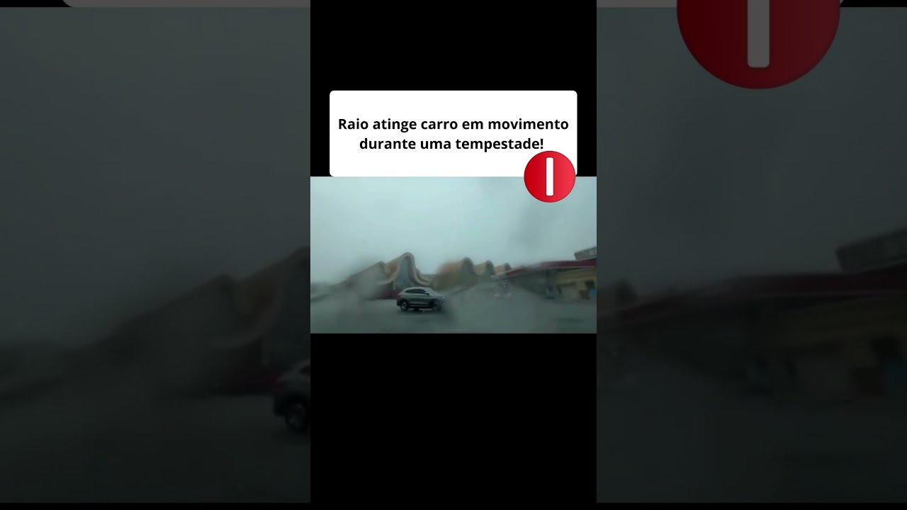 Raio atinge carro em movimento durante uma tempestade! #raiodeluz  #carro  #inusitado #fyp