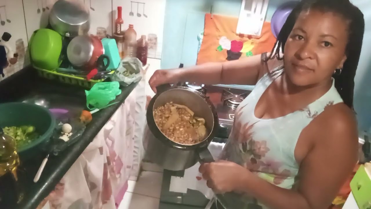 PREPARANDO O ALMOÇO BUCHO DE BOI NO   FEIJÃO  GRATIDÃO 😁