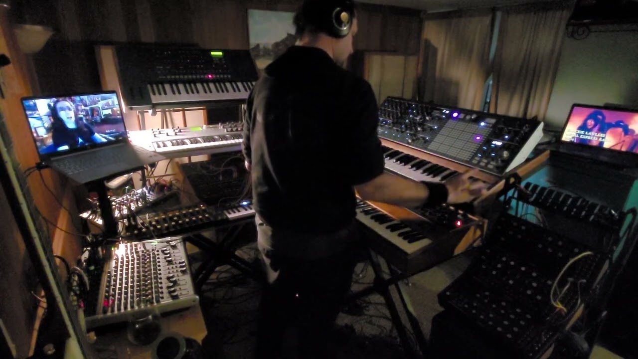 Vespasian: a ZeroG test w Behringer Wasp Minimoog Alesis Ion Arturia MartixBrute and Korg MS2000