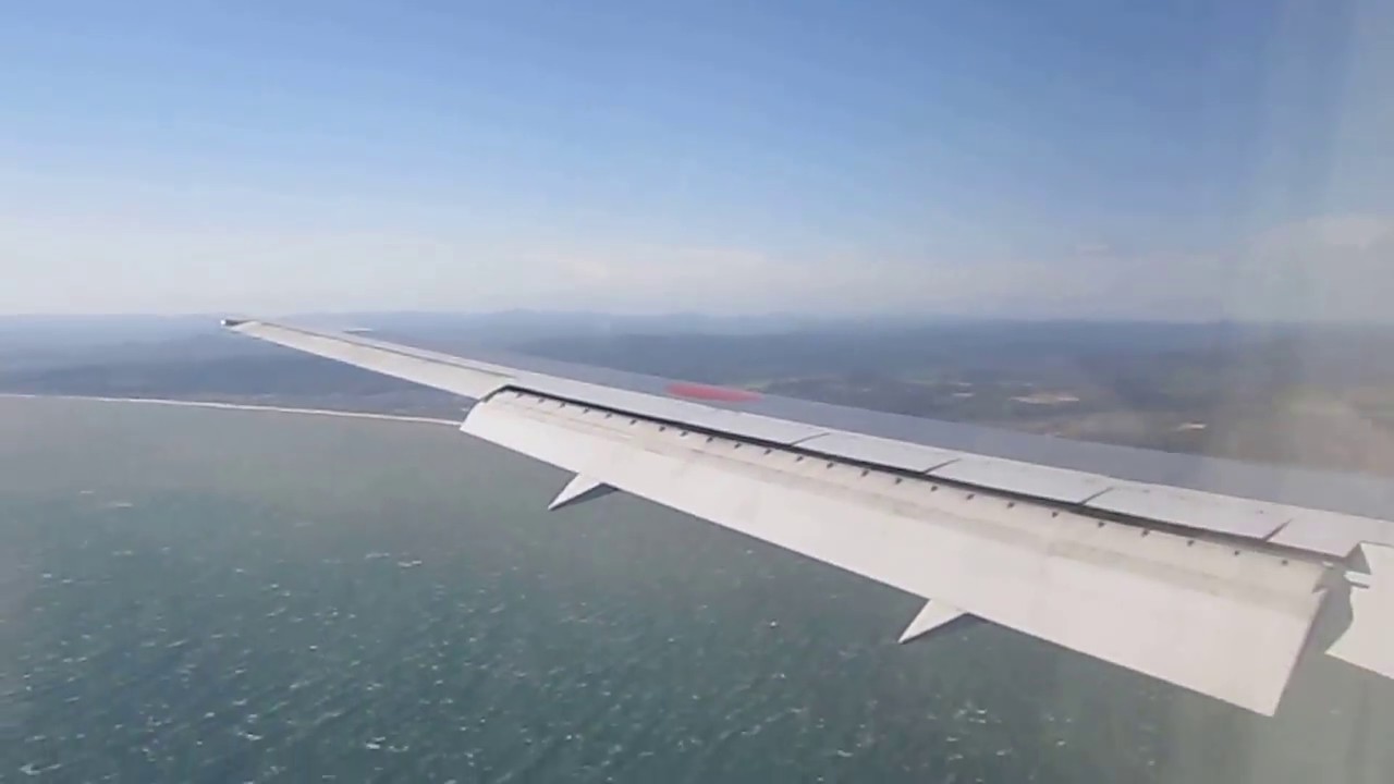 ANA741釧路 機内撮影強風の中ギリギリ着陸　拍手喝采！！