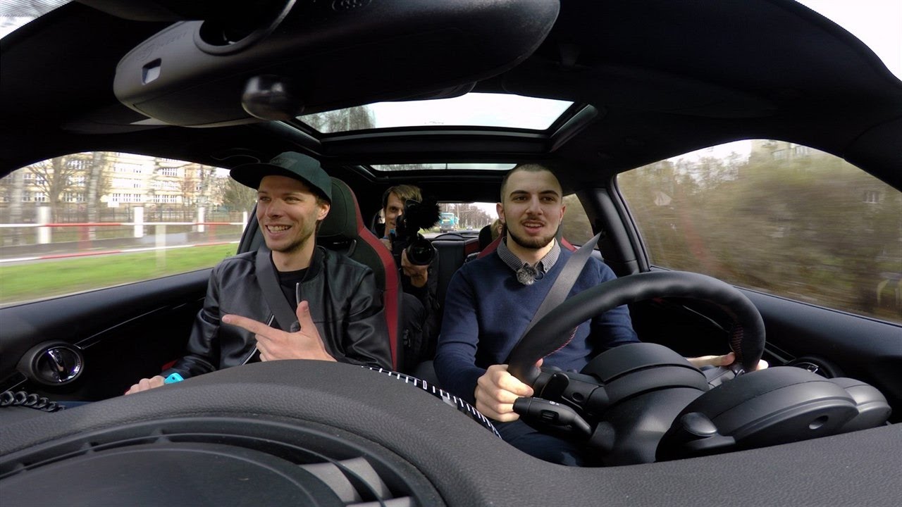 400 přestupků a 150 km/h po Praze? V Česku jde v&scaron;e - MikeJePan v pořadu UKAŽ K&Aacute;RU