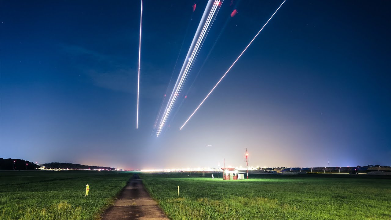 Airplanes Look Like Epic Shooting Stars in The Air Traffic 2!