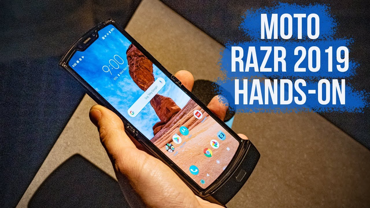 Moto Razr 2019 First Look: A Flipping Foldable Phone!