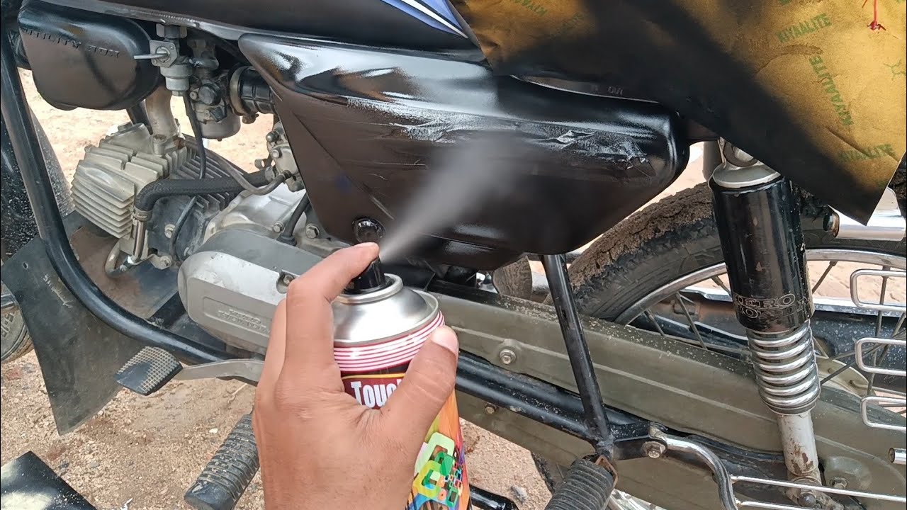 hero honda splendor plus side panel spray painting in black 39