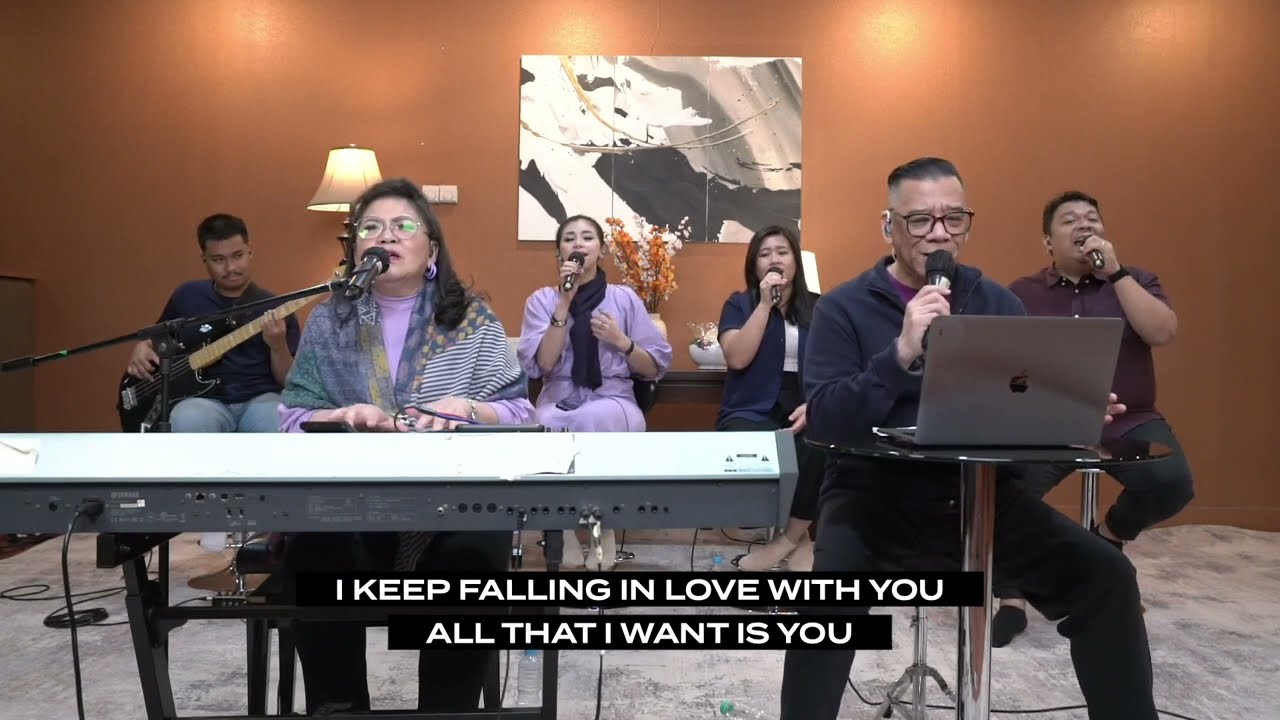 Robert & Lea Sutanto – FALLING IN LOVE (OFFICIAL ROBERT & LEA)