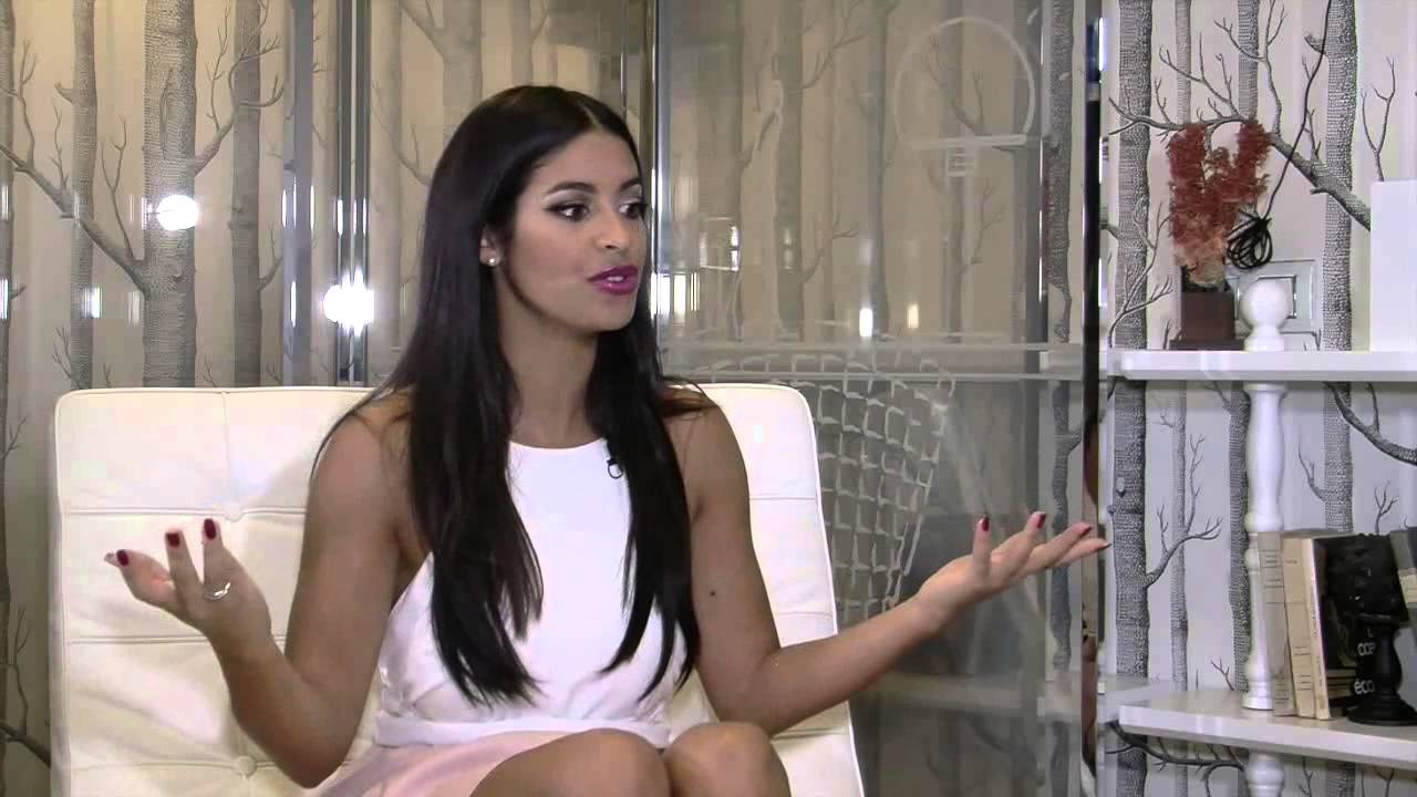 ALIA (SS9): Sa place de femme musulmane dans la société? Alia se confie! (Itv Intégrale)
