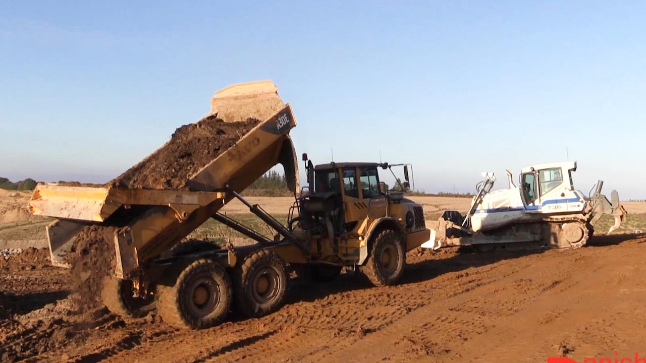 Liebherr PR736 Dozer Pushing Volvo A30 Dumper Loads