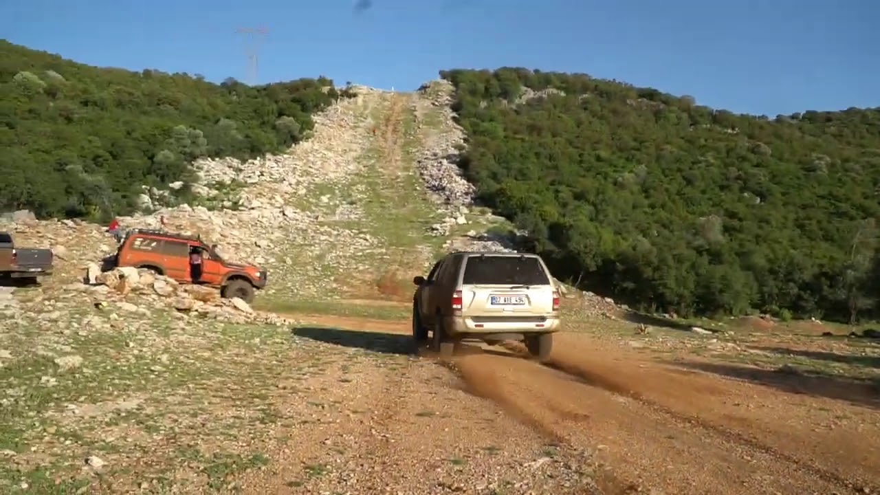 Nissan Pathfinder 3.5 v6 High Speed Climbing Off Road