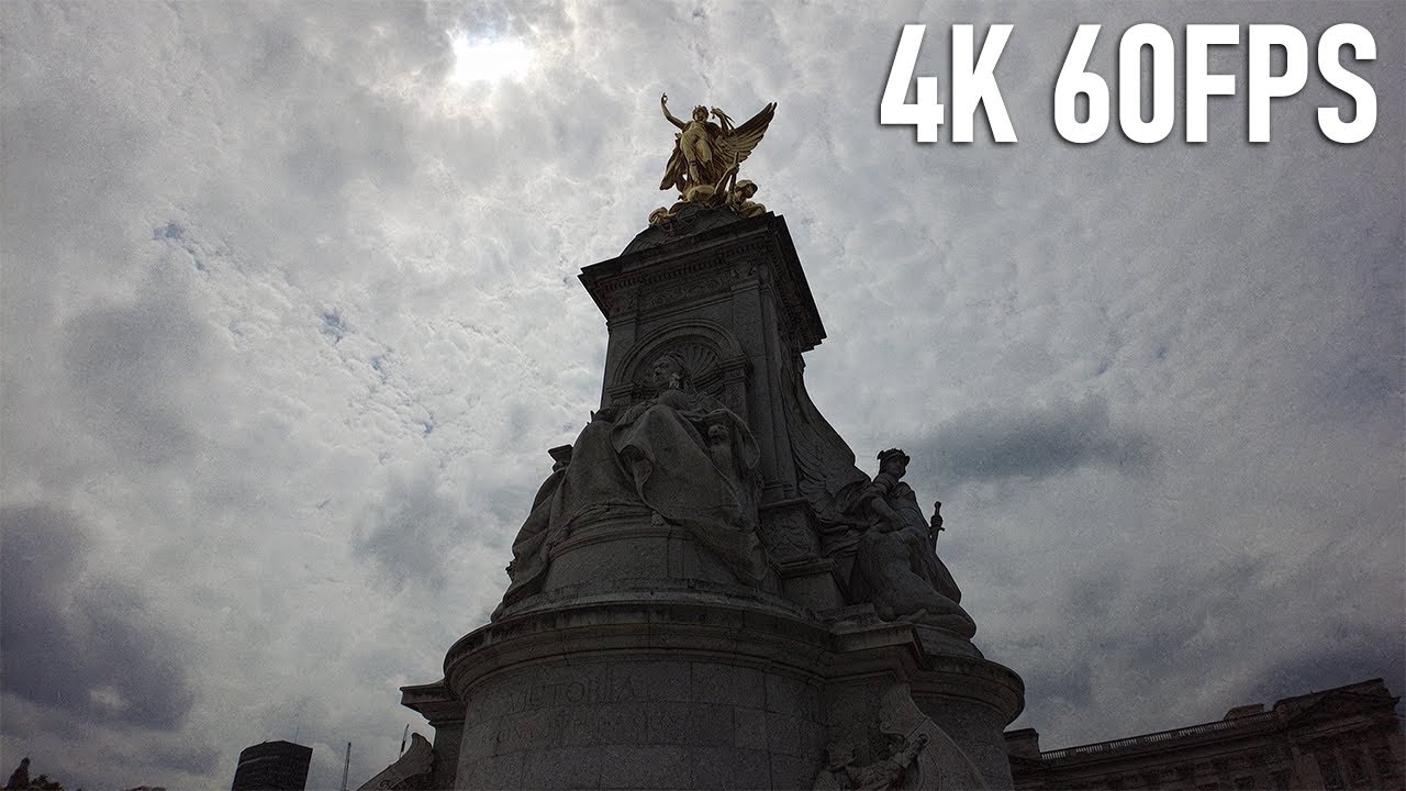 Walking past Buckingham Palace from Victoria to Trafalgar Square