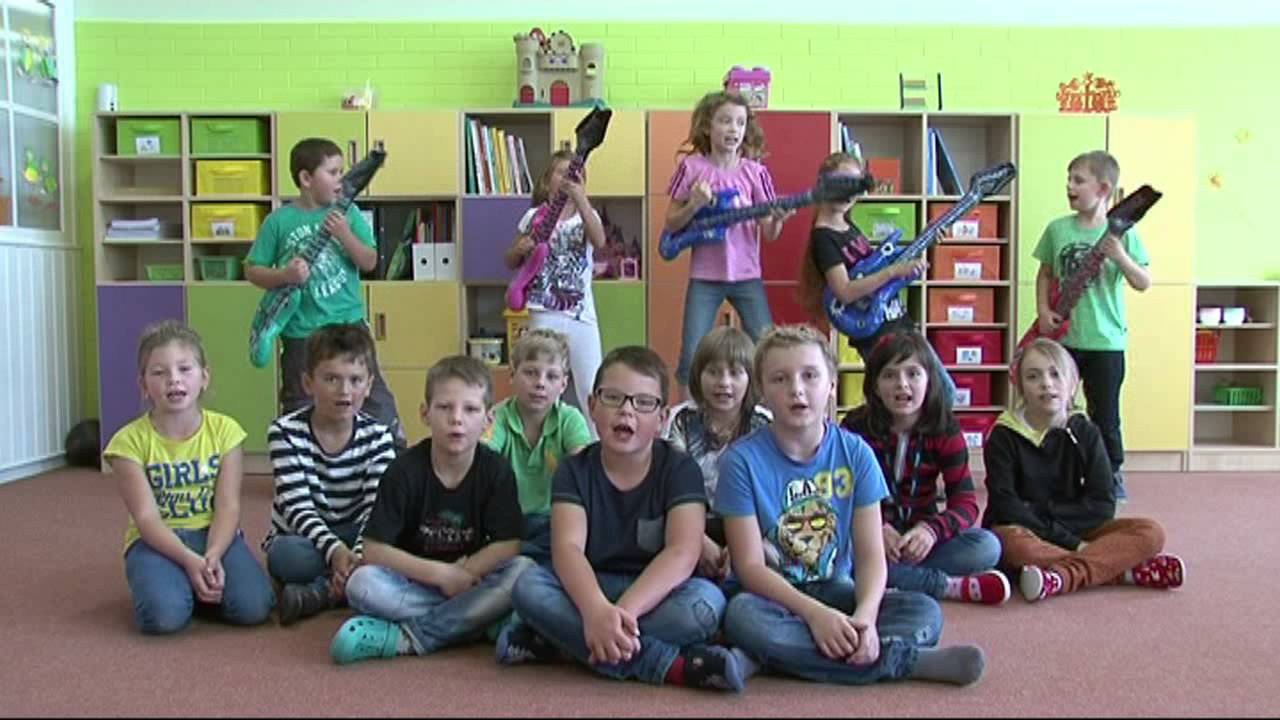 Aktuálně  ZŠ Národní Prachatice, školní hymna   videoklip