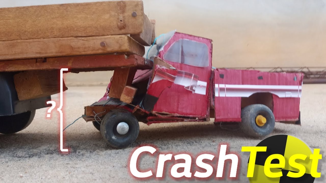 Teste de colisão: Carreta arqueada Vs Carreta original (miniatura) Teste em papelão