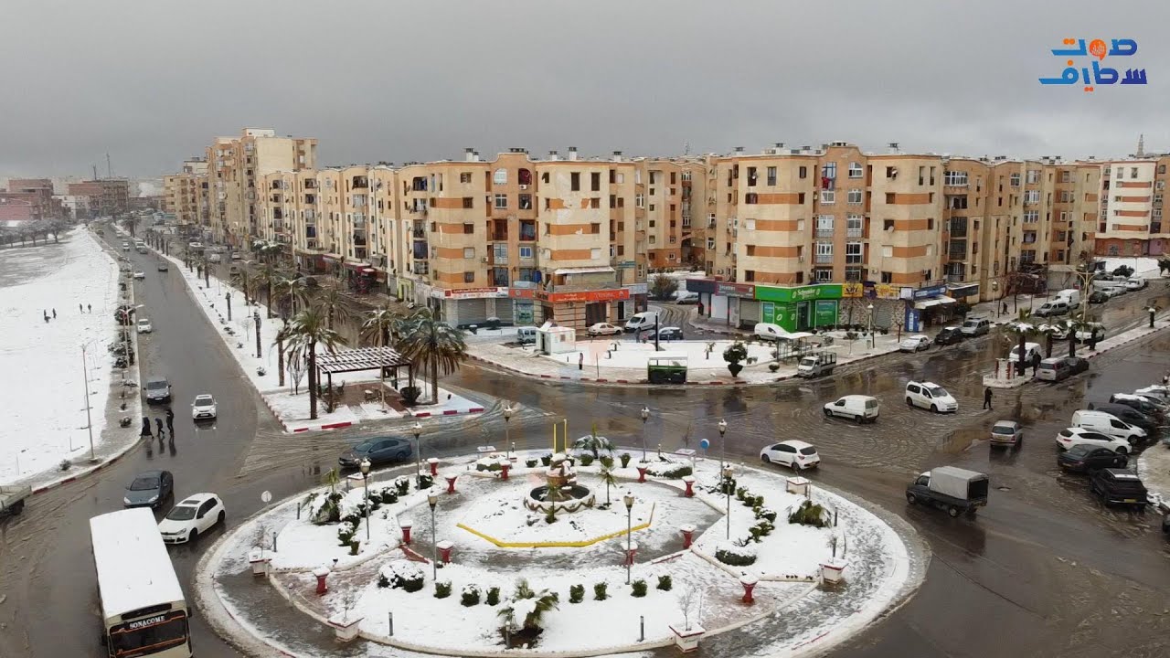 سطيف ، حي عين موس،  فرحة المواطنين بنعمة الثلوج