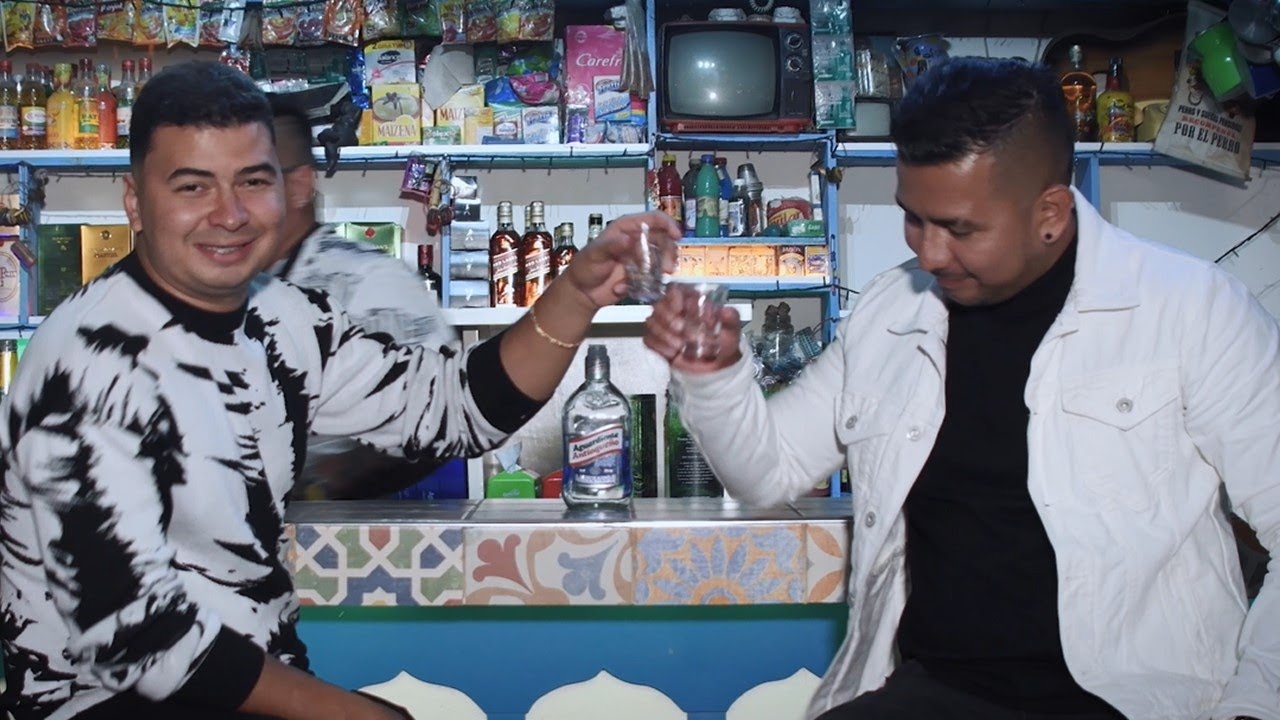 Charles la Firma Ft Junior Posada - Aventuras | Video Oficial
