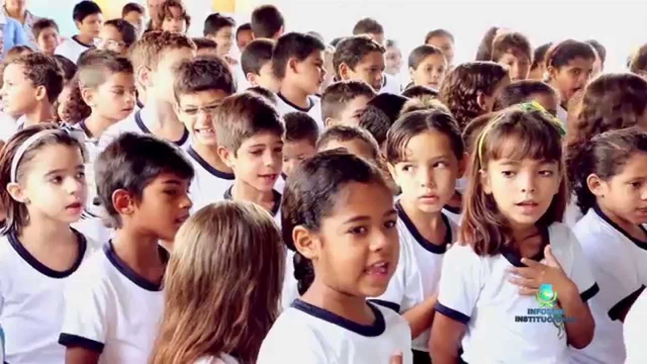 Alunos das escolas do município cantam  Hino nacional