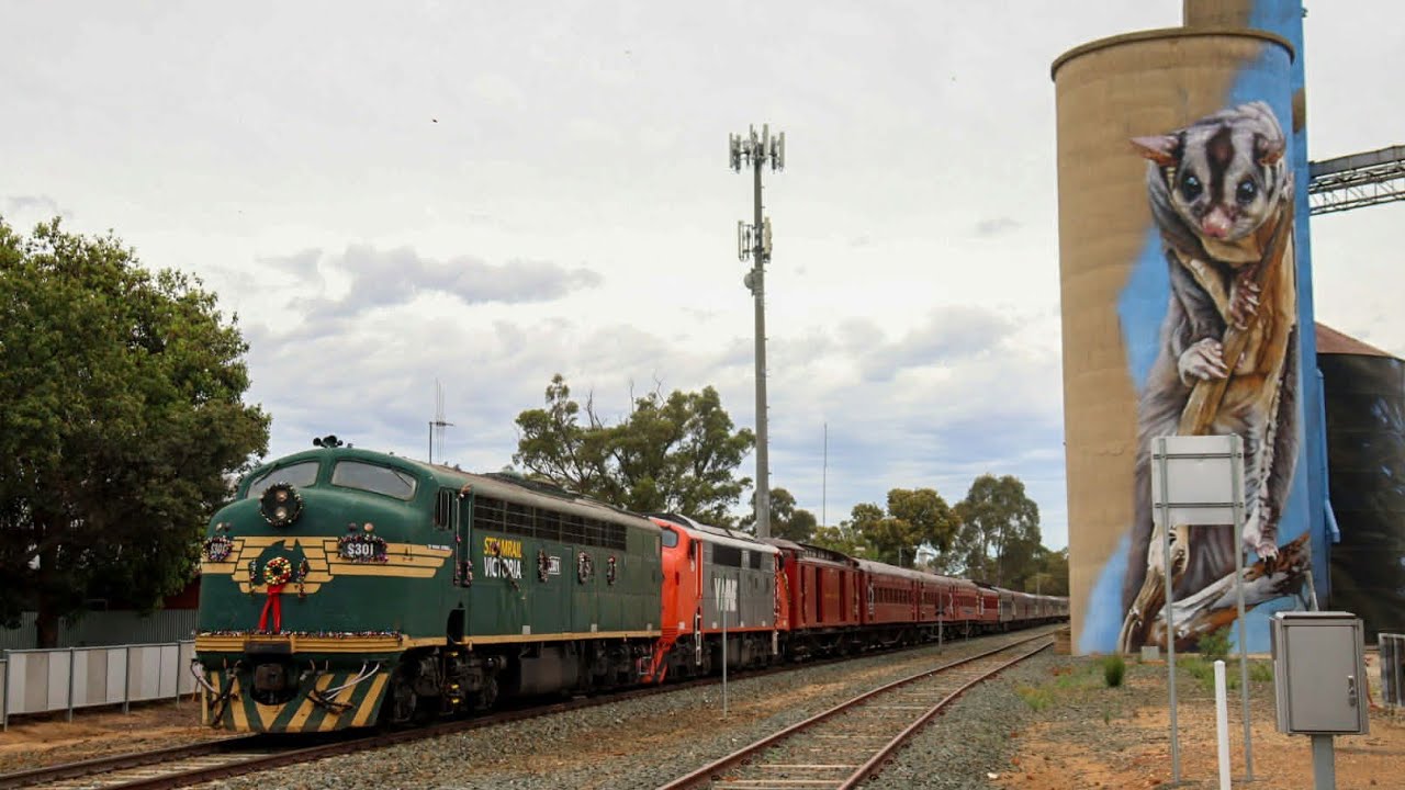 Streamliners on Steamrail Victoria final tour, Christmas members train to Rochester