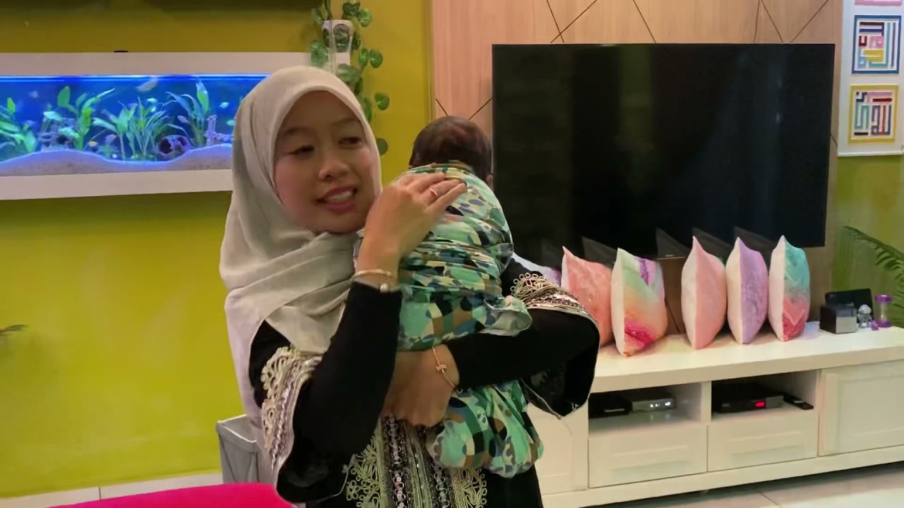 Cara Pegang Bayi yang Menangis untuk Bantunya Cepat Bertenang