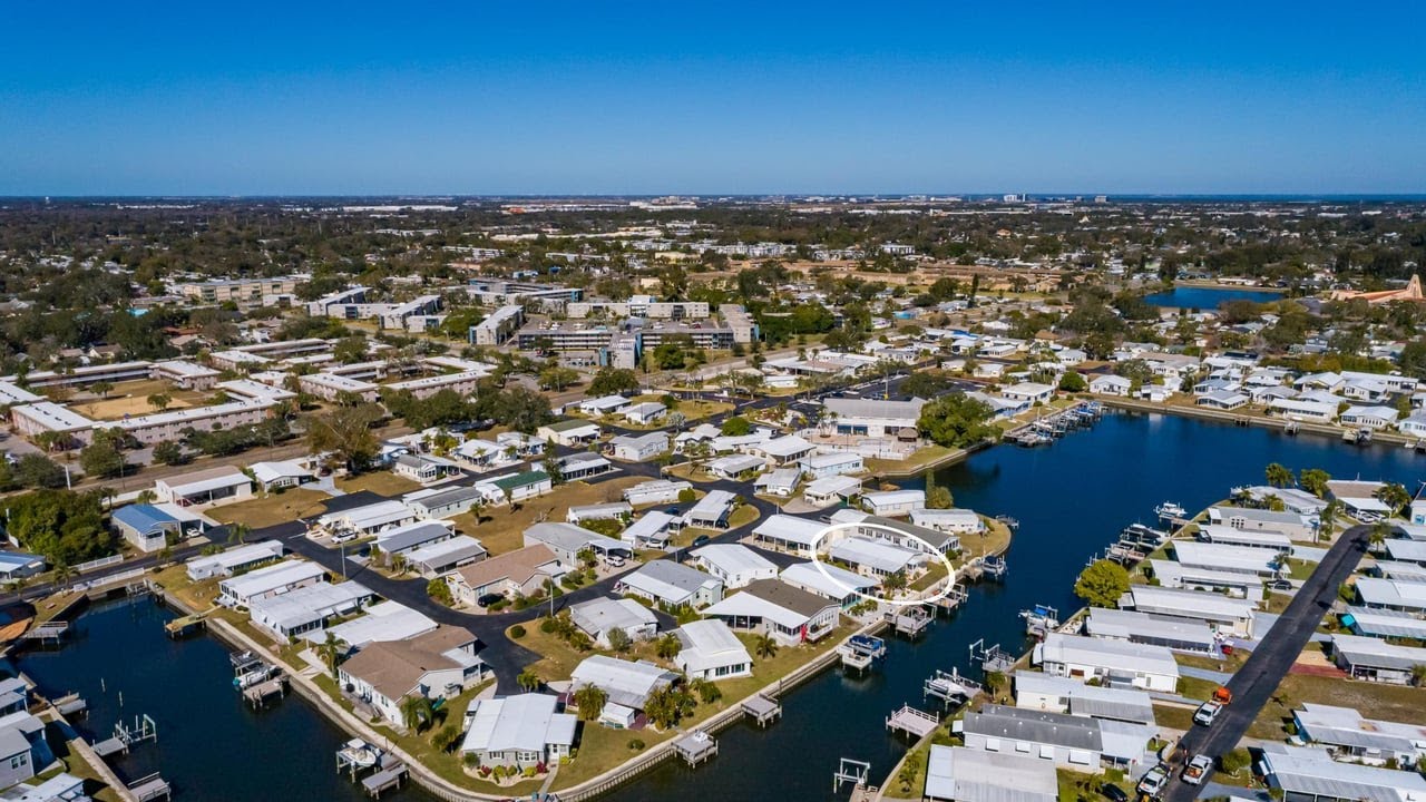 134 Americana Ct NE, St. Petersburg, FL