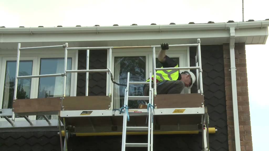 easi dec Roofline with end support frame training