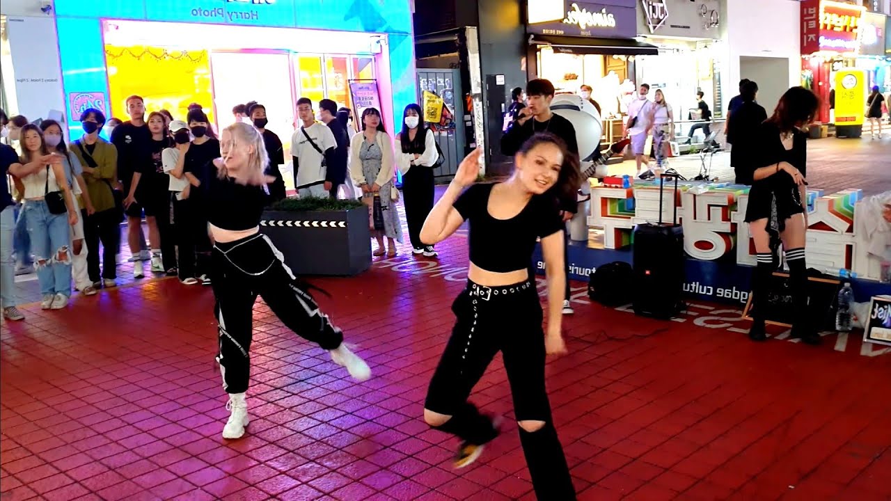 FRIDAY. BLACK MIST: ALINA, SEUNGHO & HARANG. BEAUTIFUL FANTASTIC BUSKING. HONGDAE FESTIVAL STREET.