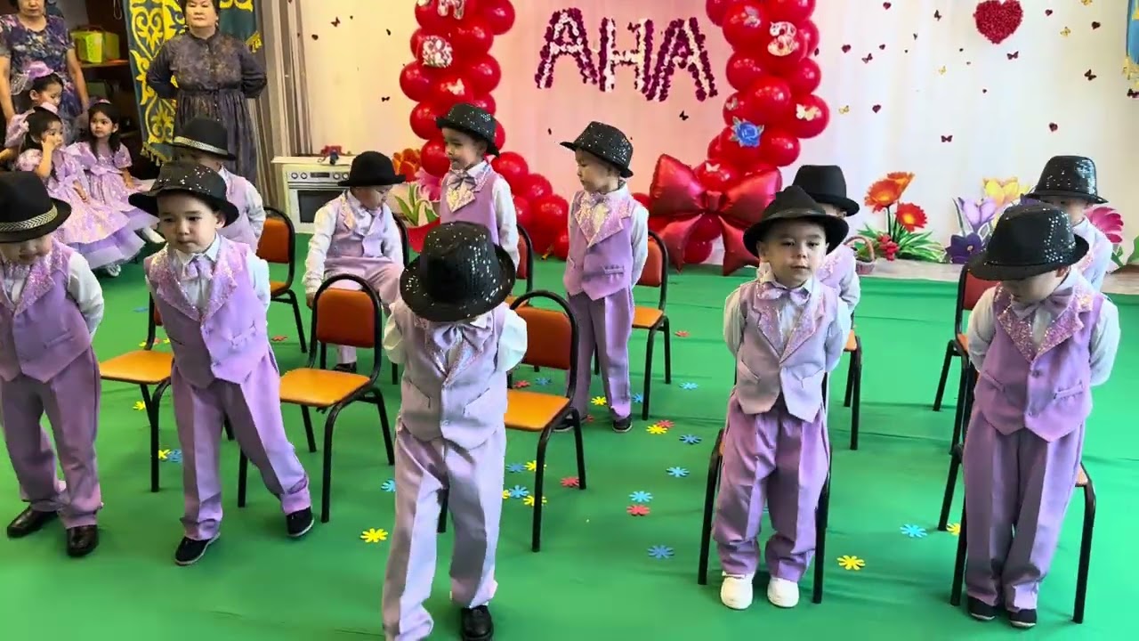 Танец на 8 марта мальчики 