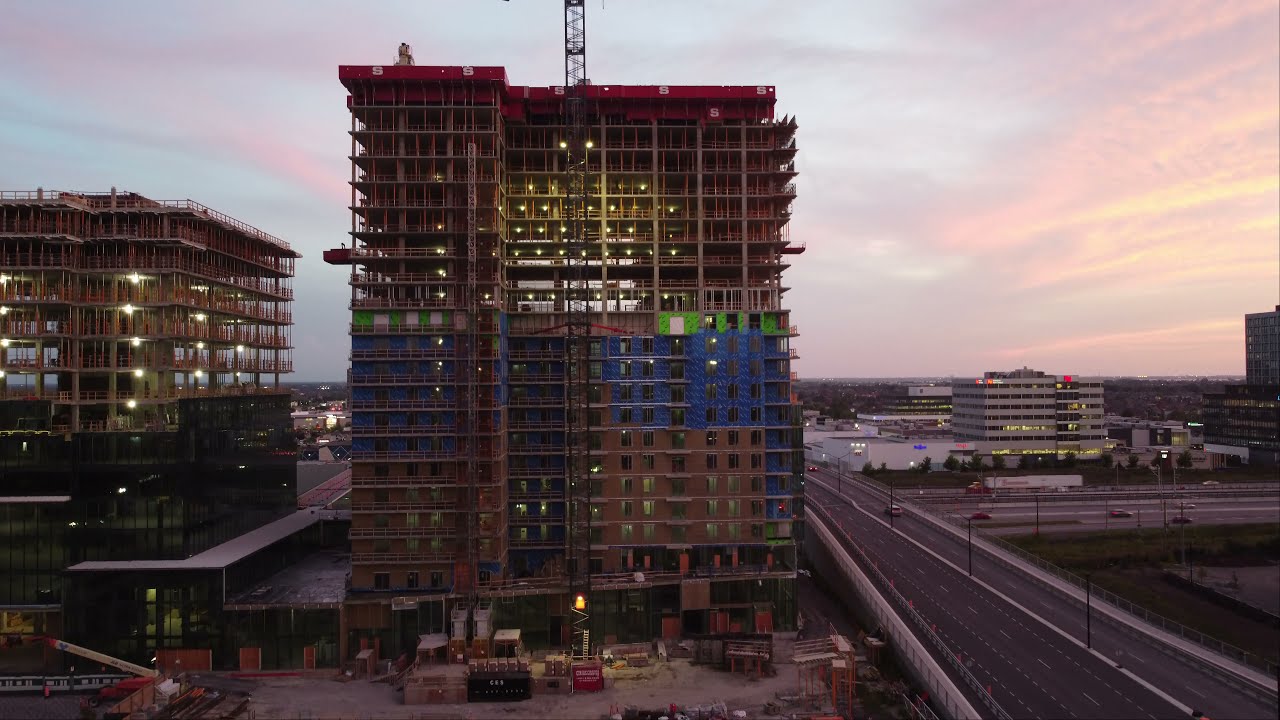 Solar Uniquartier de Brossard vue du ciel (4k 24fps)