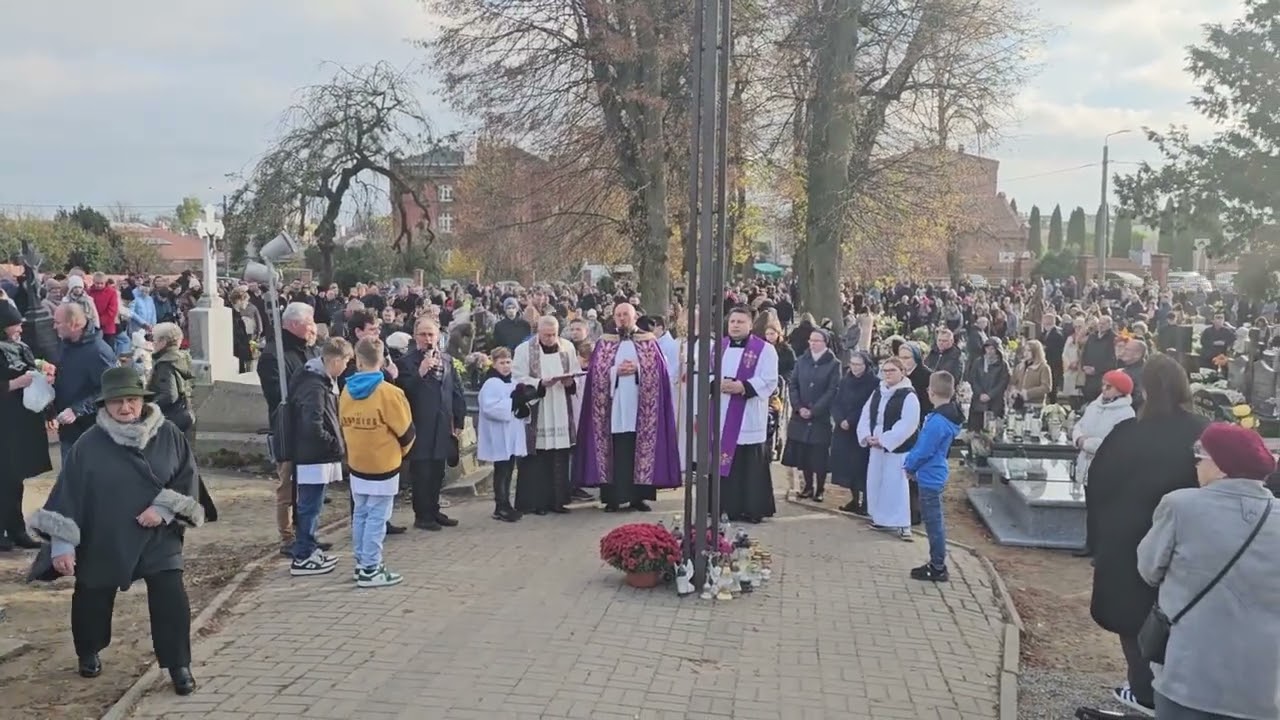 1.Listopada Dzień Wszystkich Świętych.  Cmentarz parafialny w Lubawie