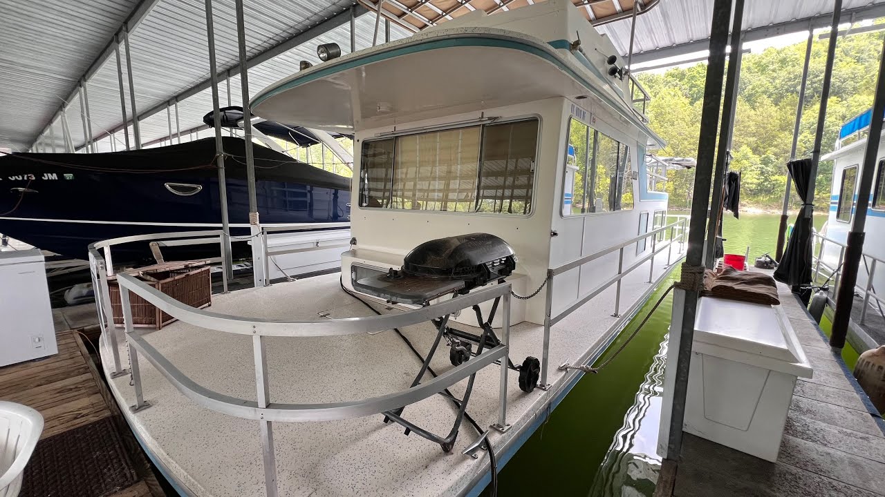 Houseboat for sale 1985 Gibson 12 x 36 $32,500 with slip rights at Sulphur Creek