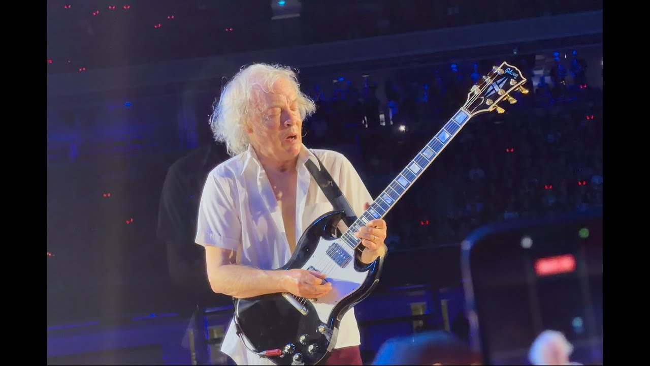 Acdc live angus awesome guitar brisbane 14 dec 2025