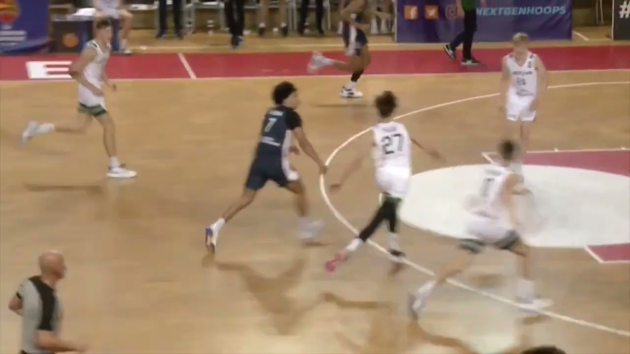 Passe Adam Atamna dunk Th&eacute;o Guedegbe (Eurobasket U16 France-Lituanie 05-08-23)