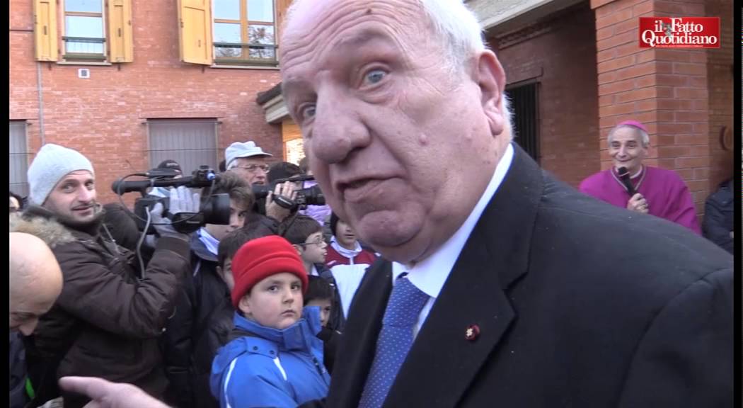 Bologna, lite tra monsignore e operatore tv: 