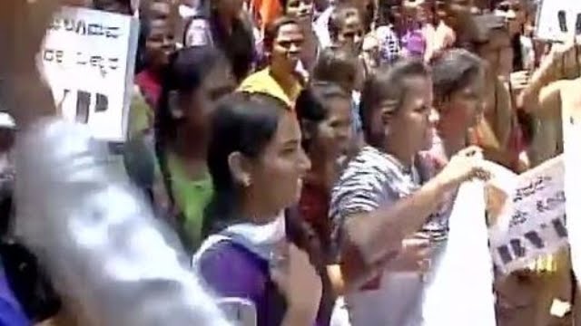 ABVP Activists Protest Over Paper Leak In Bangalore