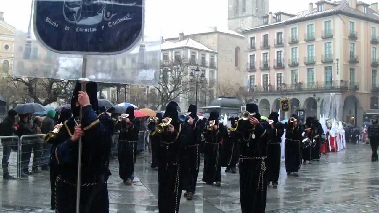 Semana Santa Segovia 2012. Traslado imágenes San Millán. Entrada Catedral 6/4/2012