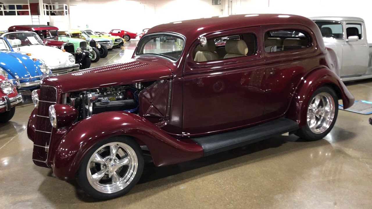 1935 Ford Sedan 2-Door