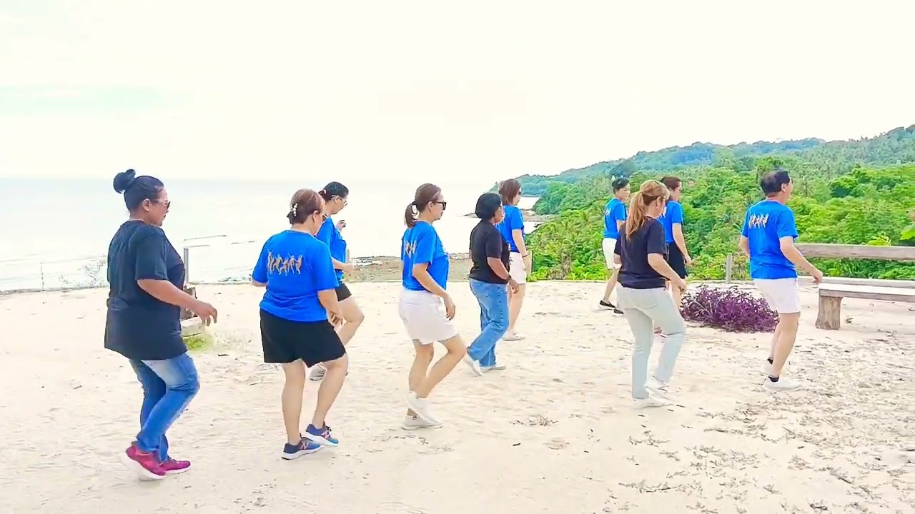HEBOH GOYANG BABY BLUE REMIX by GROUP RENJER WAIKABUBAK @PANTAI RUA//EVAN LINE DANCE//SUMBA TIMUR