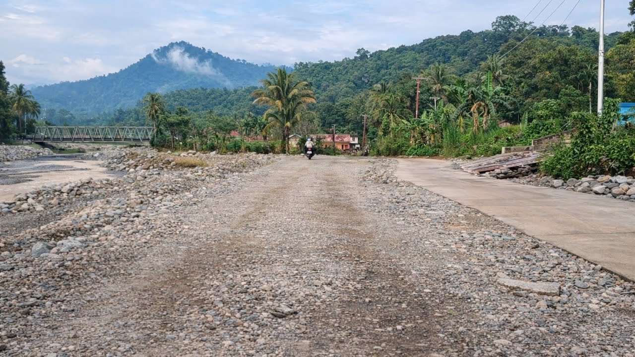 KONDISI TERKINI PASCA BANJIR BANDANG BESAR DI BATU BUSUAK PADANG,JALAN PUTUS SUDAH BISA DILALUI 