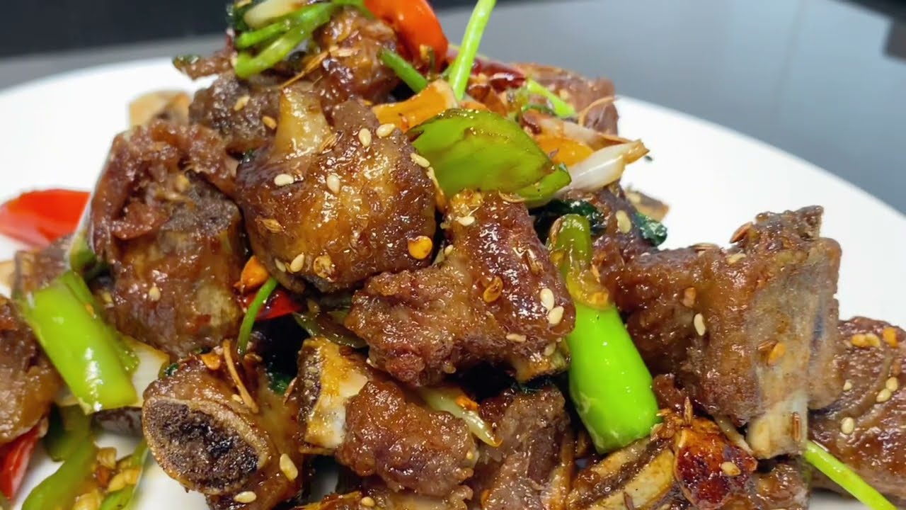 蒜香排骨｜做法简单易学，食材配料最优化｜排骨｜青红辣椒｜洋葱｜