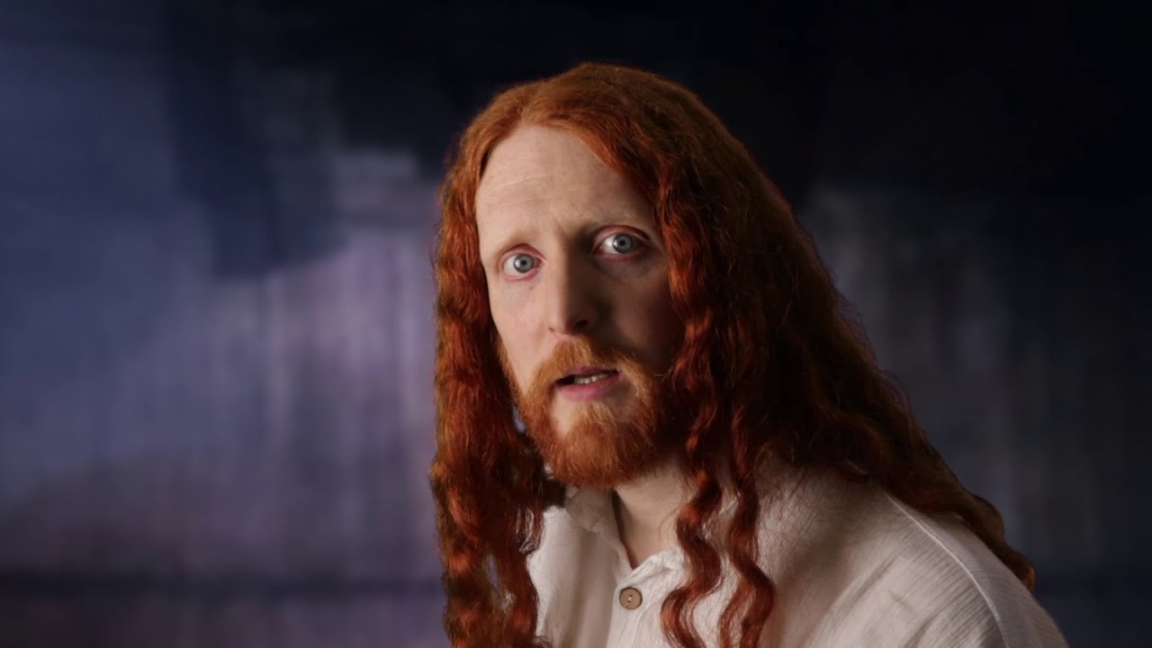 Cute Redhead Explains How Theatre Works