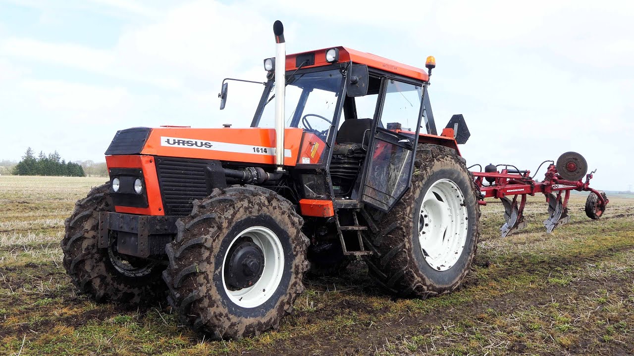 Ursus 1614 Tractor Plowing