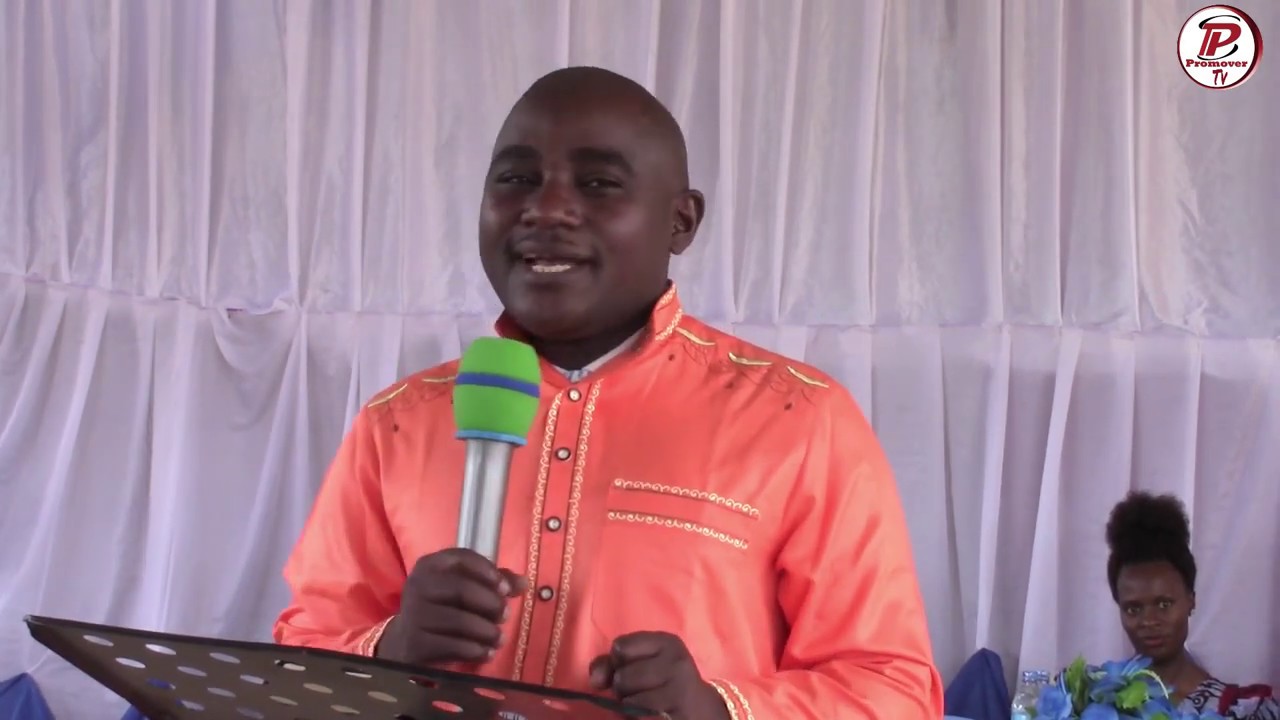 SHEHE ATINGA KANISANI NA KANZU TABORA,ATOBOA SIRI NZITO ZA MAJINI~Shehe Omary Mnyeshani
