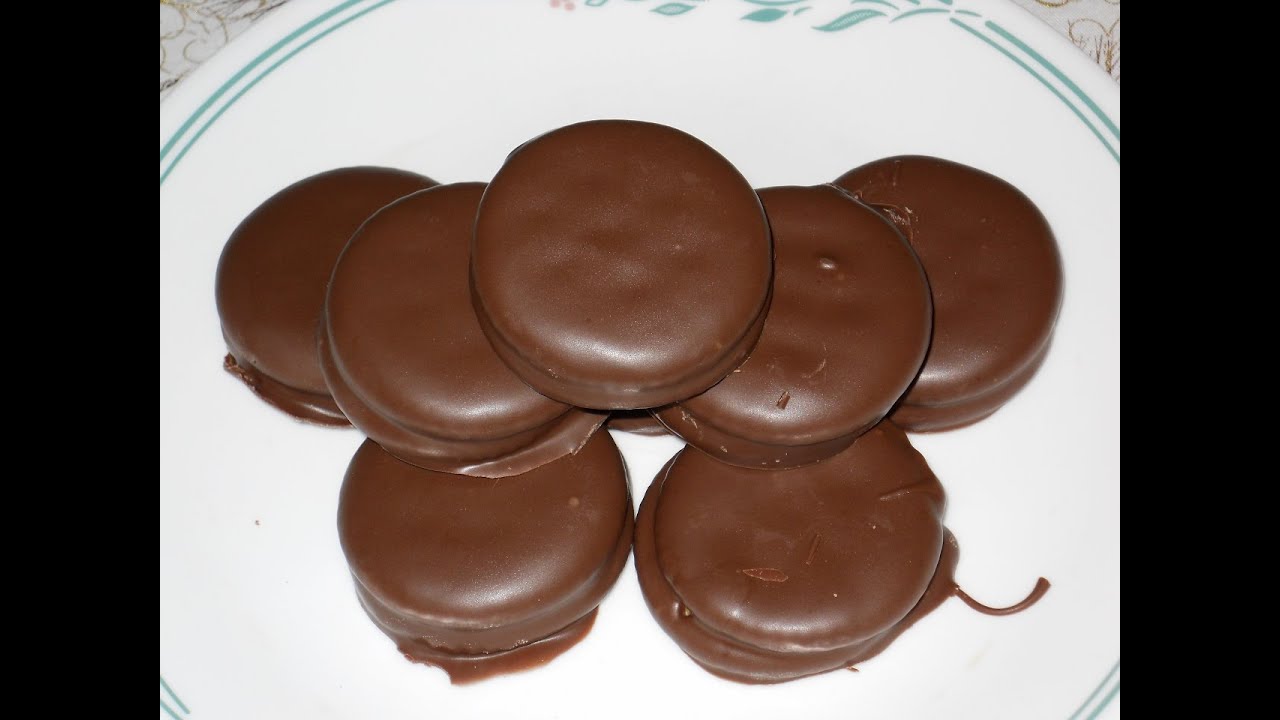 Holiday Treats: Chocolate Covered Peanut Butter & Ritz Crackers