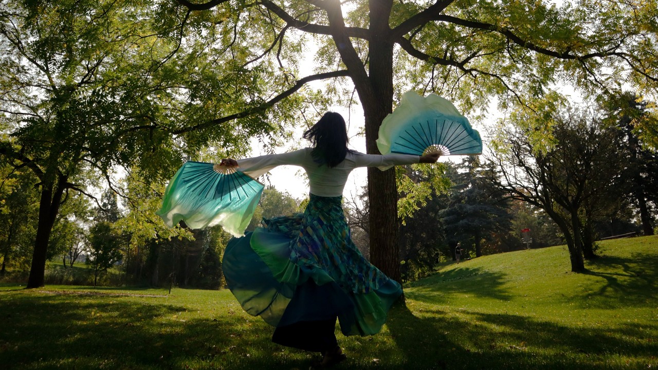 Tech Silk Fan Dance in the Park- Modern Talking