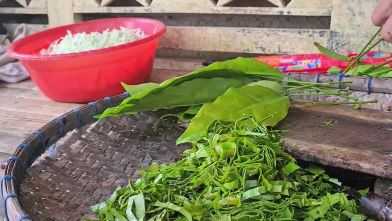 Leaf Chopping Skills for Livestock Feed #RuralAgriculture #TraditionalFarming