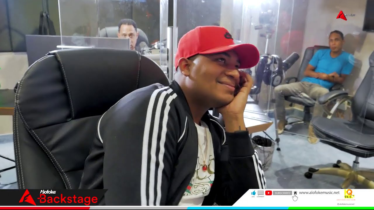 THE BOYFRIEND WHO HAS RONNY TRAVELING TO NEW YORK WEEKLY (ALOFOKE RADIO BACKSTAGE)