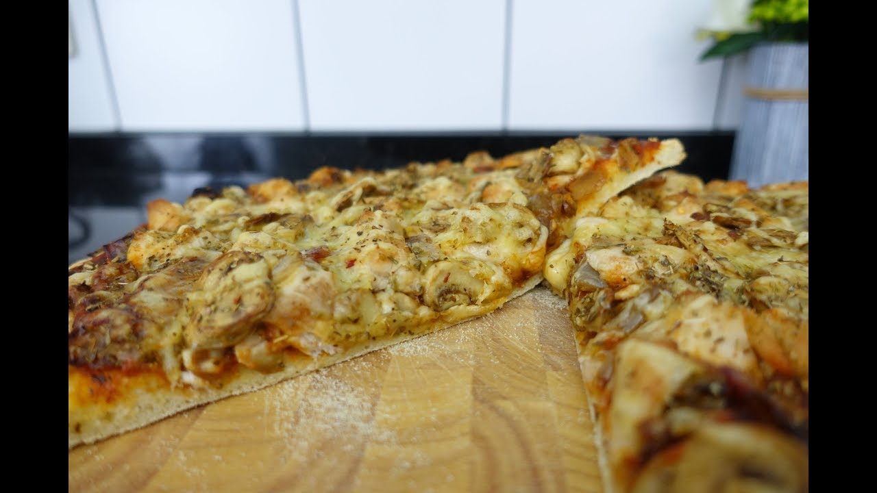 Pizza poulet champignon | Recette généreuse