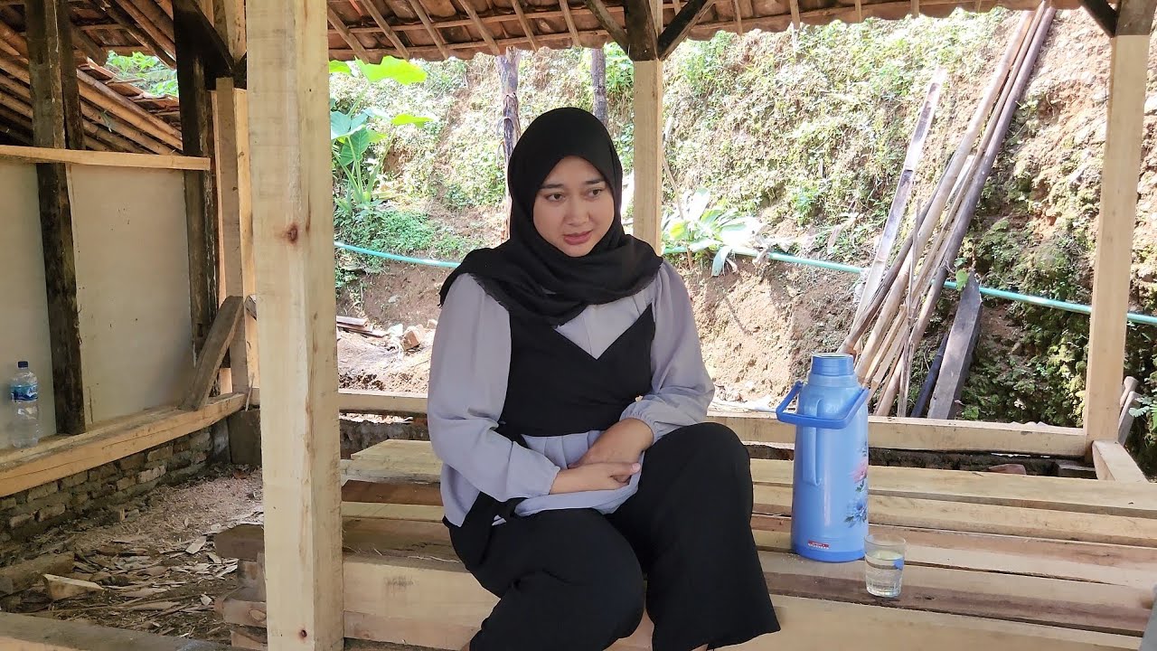 TERPESONA MELIHAT KECANTIKAN DAN KELEMBUTAN TEH TUTI JANDA DESA SEDERHANA