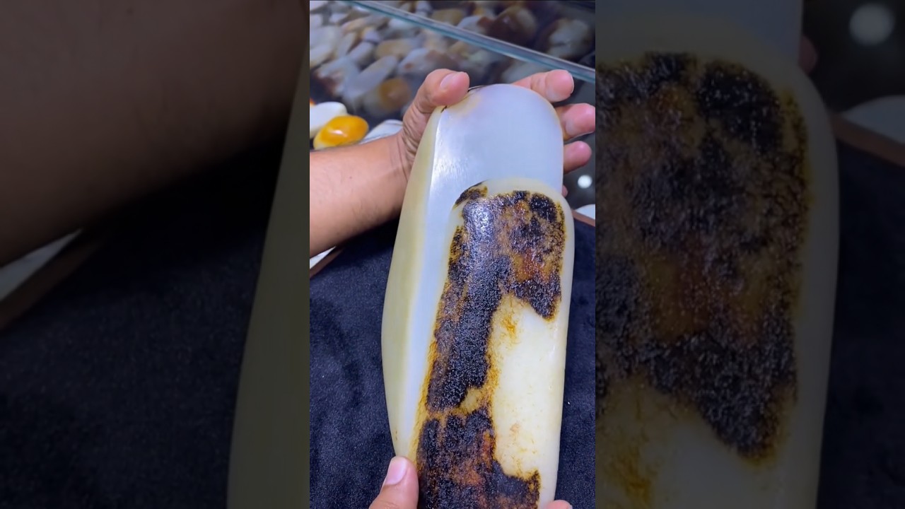 The cut jade looks like mutton fat.