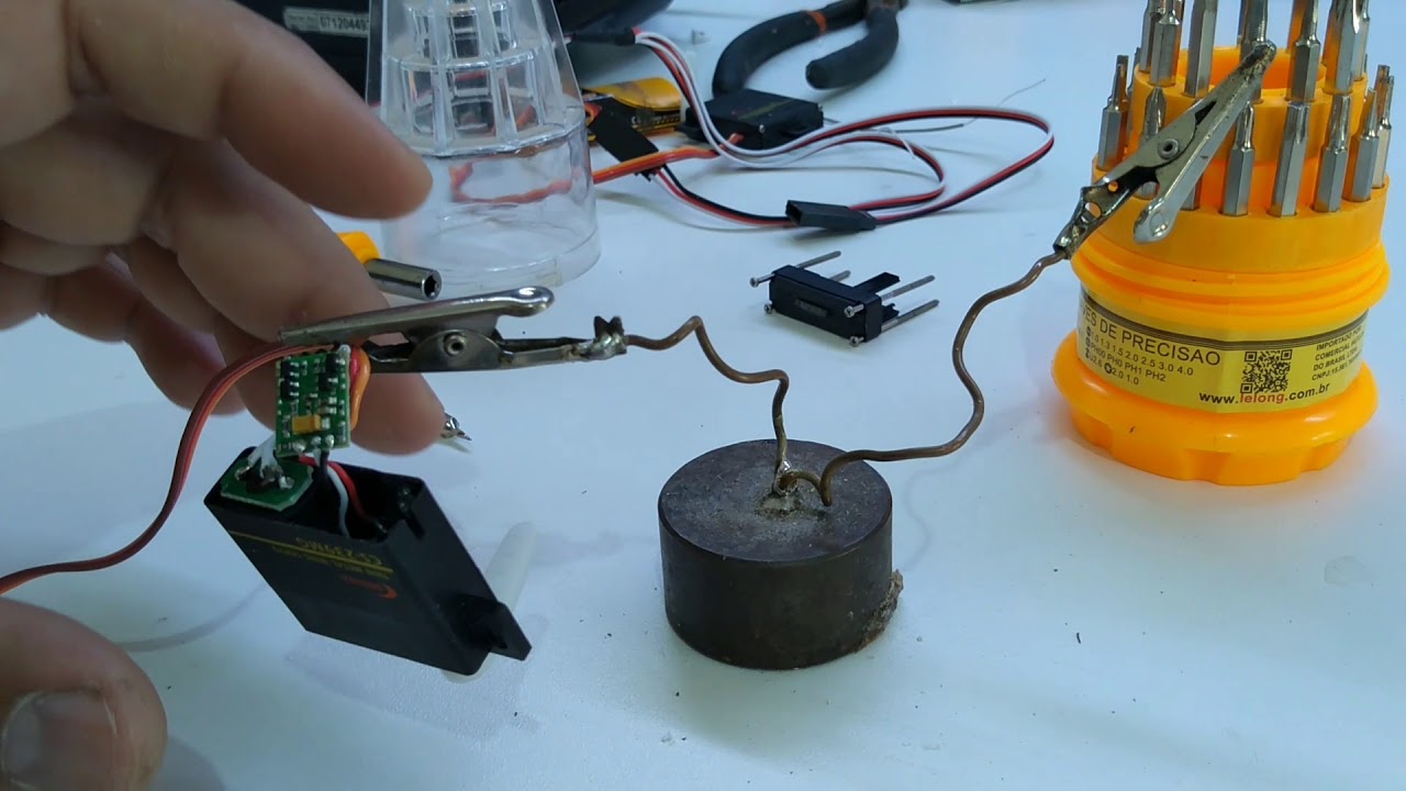 Como inverter o sentido do servo sem usar plaquinhas prontas