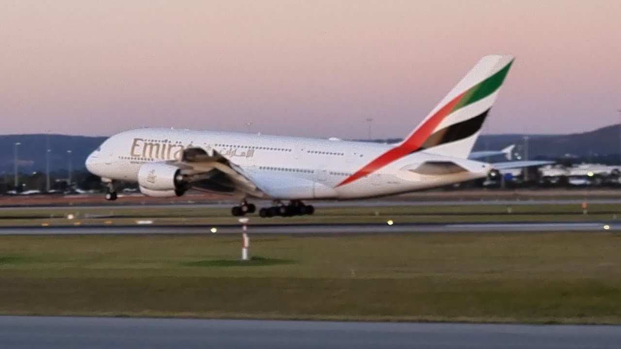Watch this huge Emirates Airbus A380 plane land at Perth Airport in Australia. A smooth landing too!
