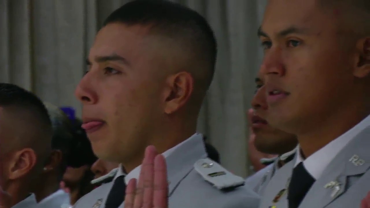 Oficiales de la Policía Nacional, recibieron diploma en Administración Policial.