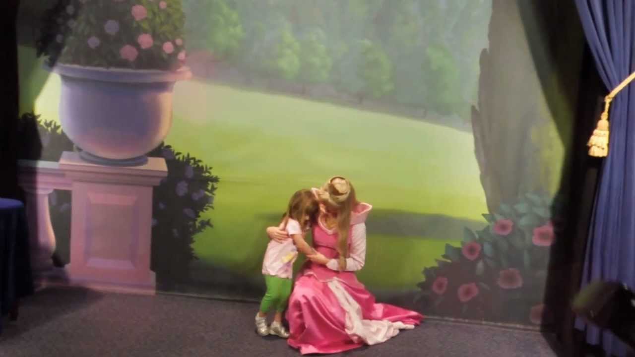 Katie meeting Rapunzel, Aurora and Cinderella at Disney World